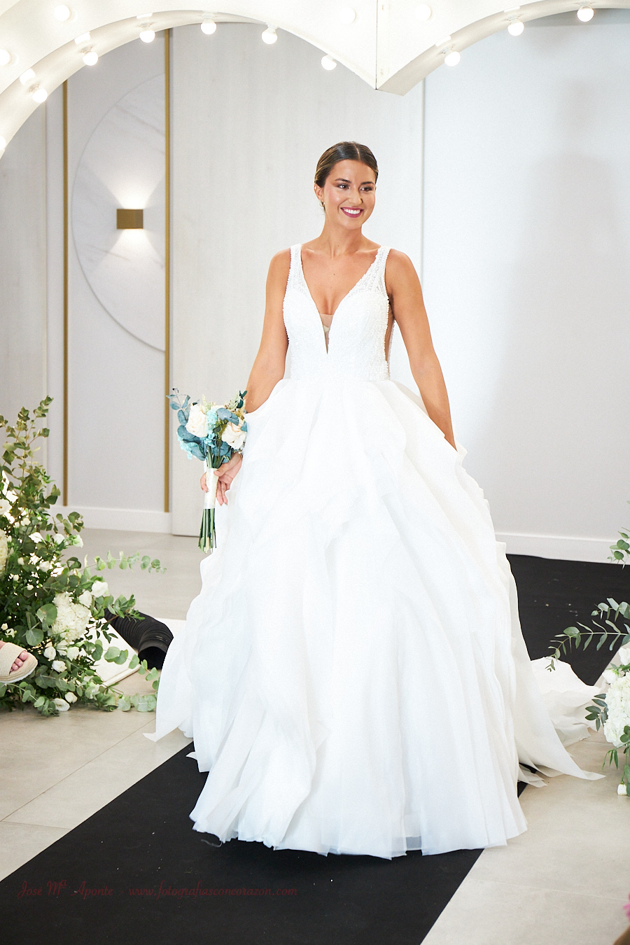 Colección diBianco Wedding evento presentación temporada 2026. (c) 2025 Fotografía realizada por José Mª Aponte Maestre, Fotografía y Video de Boda en Santa Fe Granada España. Queda autorizada la descarga siempre que no se altere el fichero y se cite al autor. Moda Novia e Invitada.